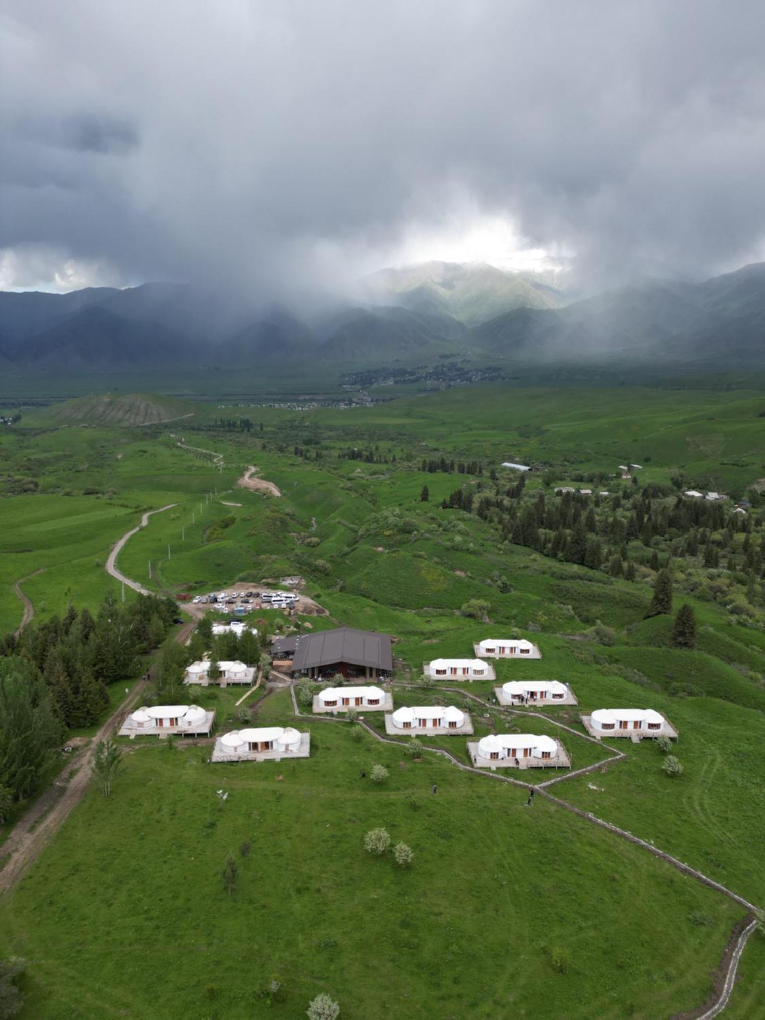 Ethno Complex Ala Kuch Hotel Kaindy Bagian luar foto