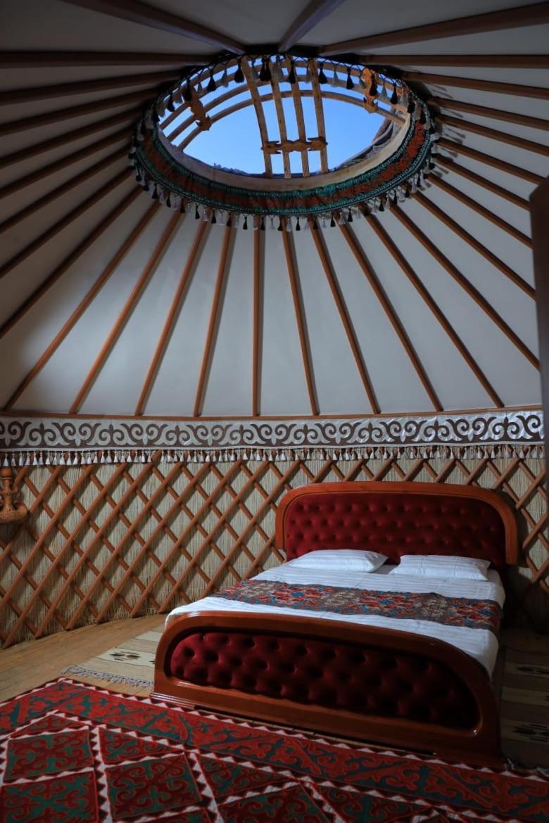Ethno Complex Ala Kuch Hotel Kaindy Bagian luar foto